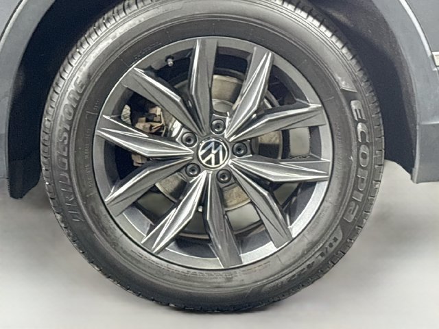 Certified 2023 Volkswagen Tiguan SE w/ Panoramic Sunroof Package AWD/4WD image 30