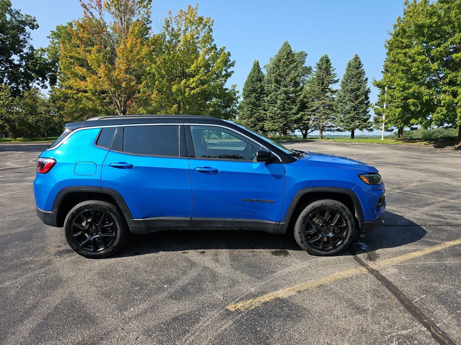 Used 2025 Jeep Compass Limited AWD/4WD image 7
