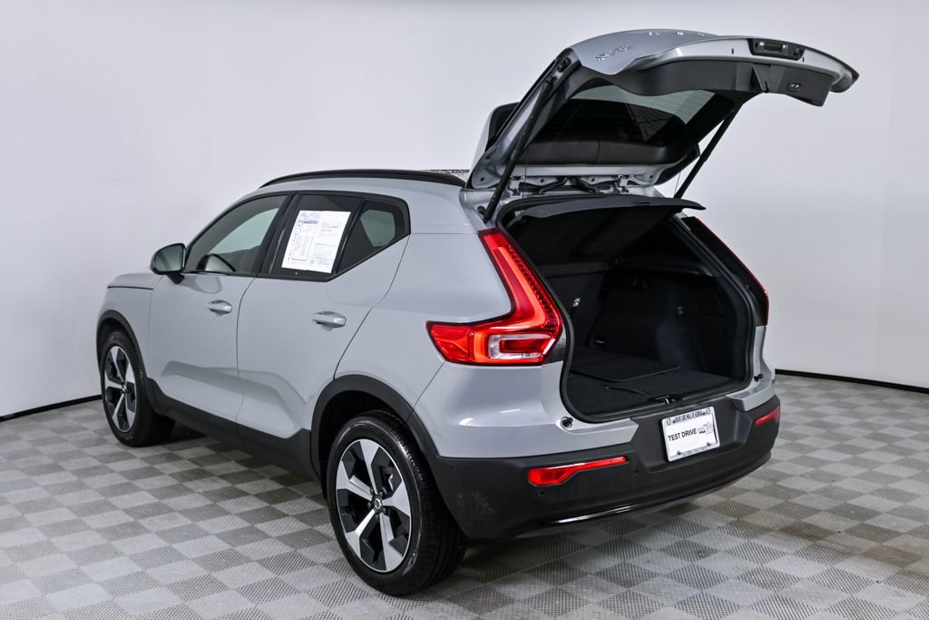 Certified 2025 Volvo XC40 B5 Plus image 33
