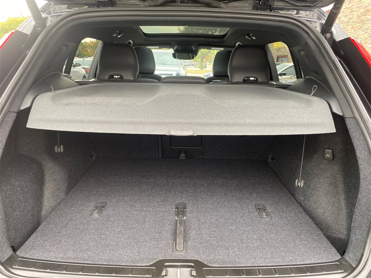 Used 2021 Volvo XC40 T5 R-Design image 22