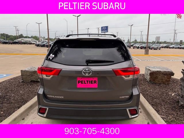 Used 2017 Toyota Highlander Limited Platinum FWD image 16