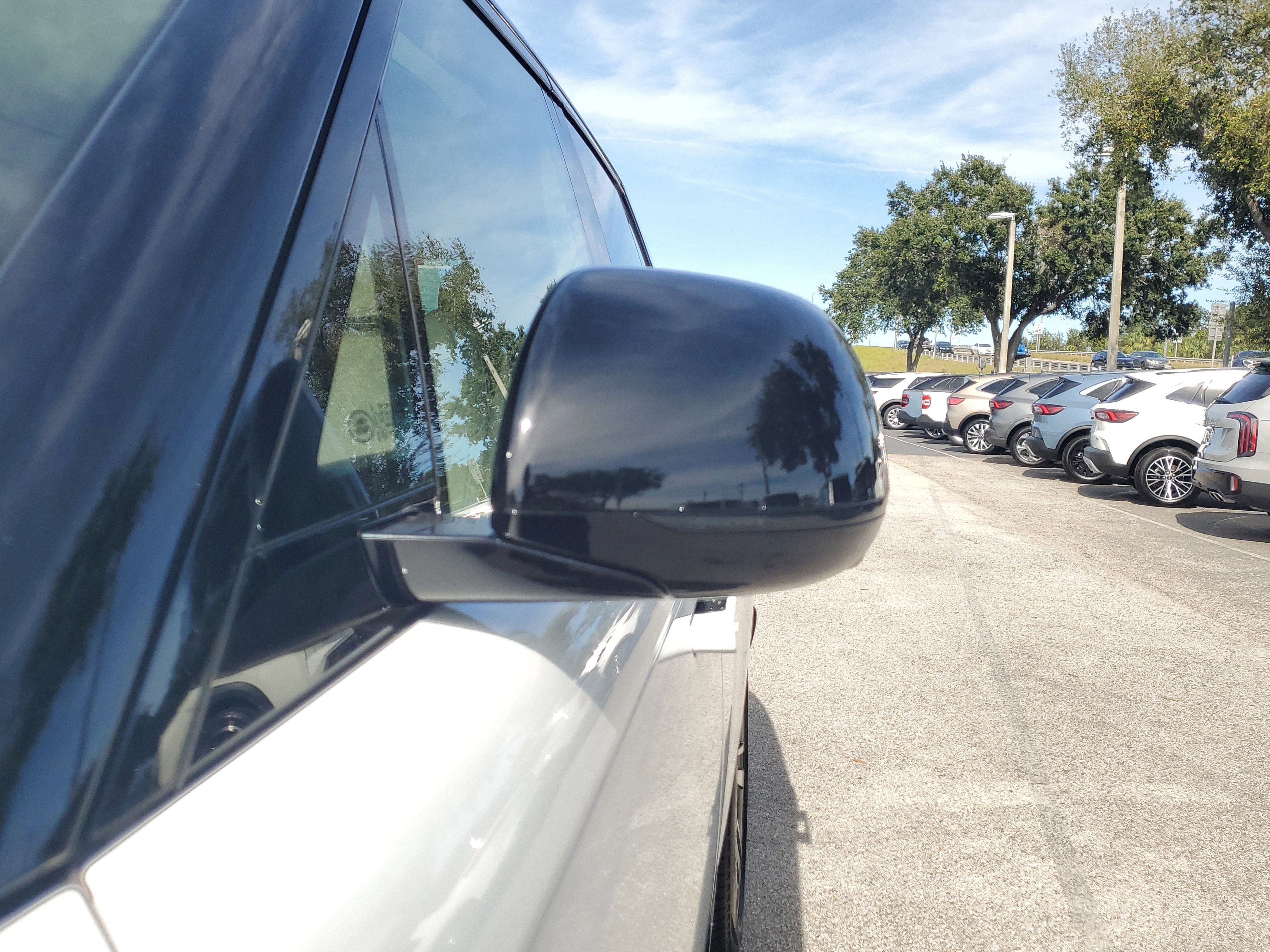 Used 2024 Land Rover Range Rover SE image 4