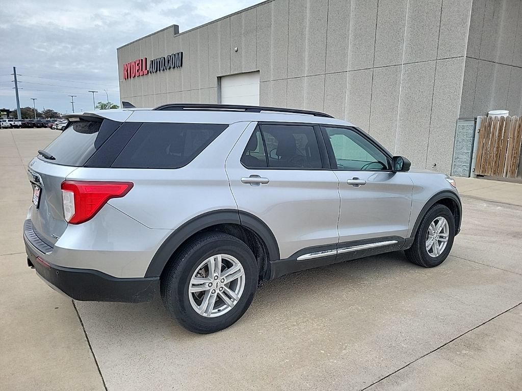 Used 2022 Ford Explorer XLT w/ Equipment Group 202A AWD/4WD image 3
