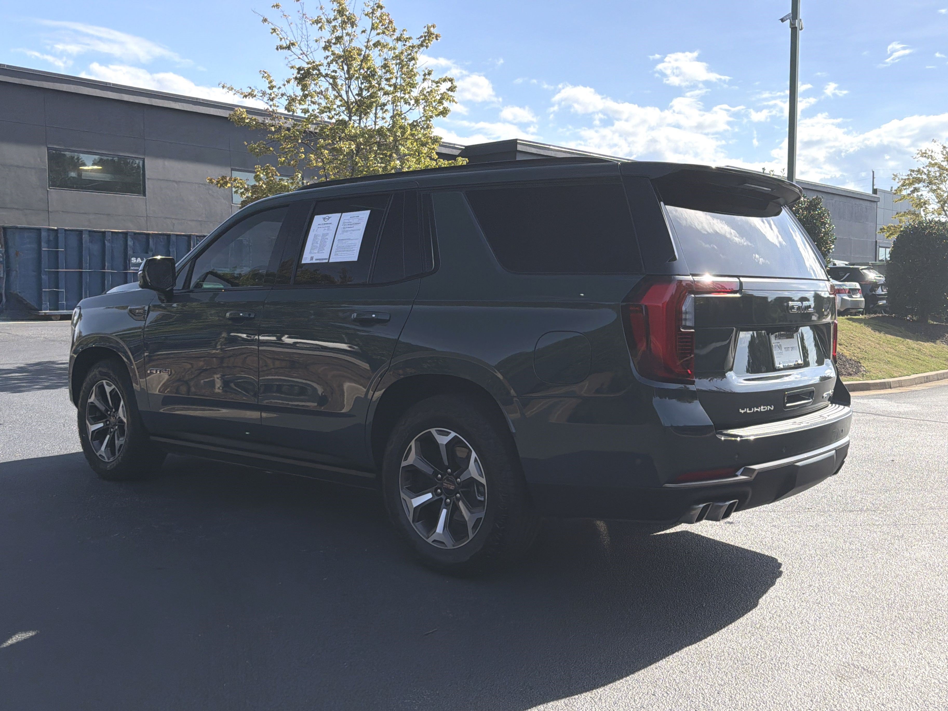 Used 2025 GMC Yukon AT4 Ultimate AWD/4WD image 16