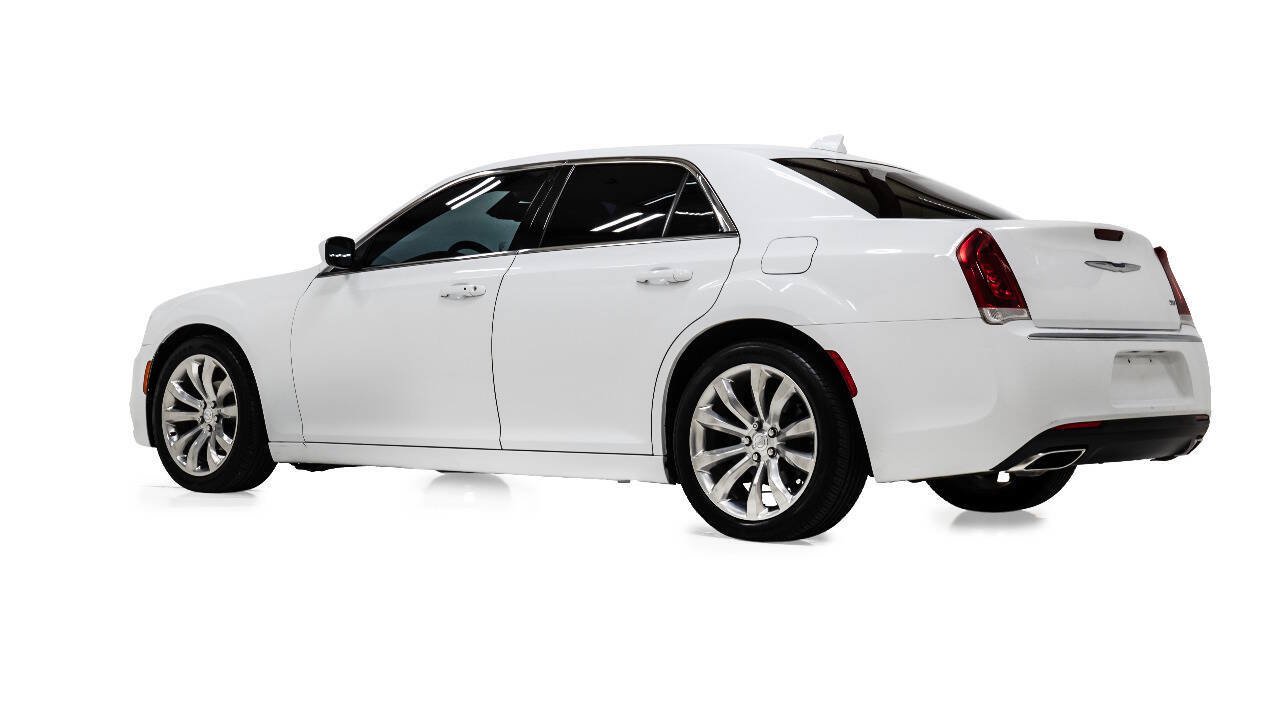 Used 2019 Chrysler 300 Touring L w/ Quick Order Package 22F RWD image 4