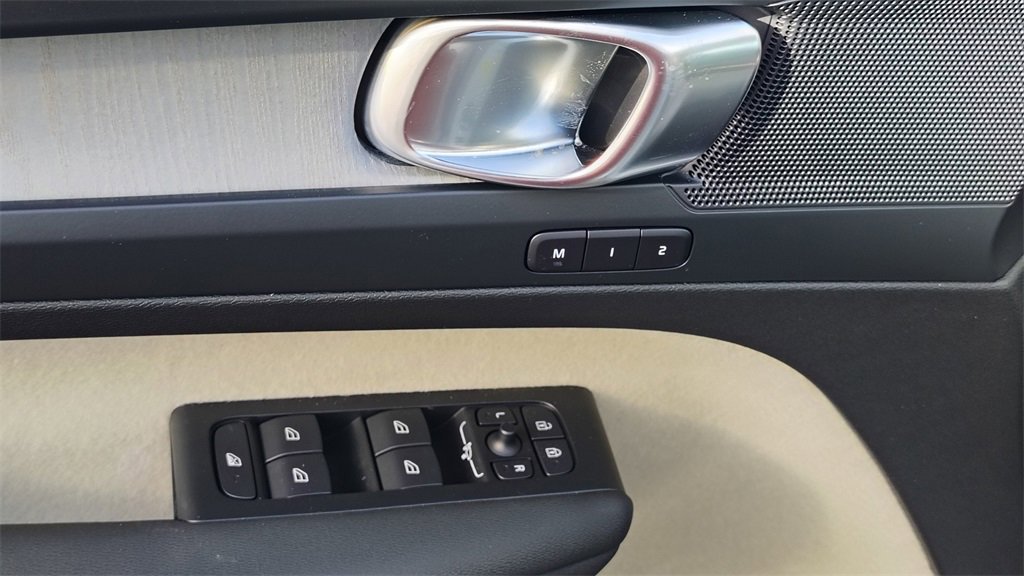 New 2026 Volvo XC40 B5 Plus w/ Protection Package Premier image 9