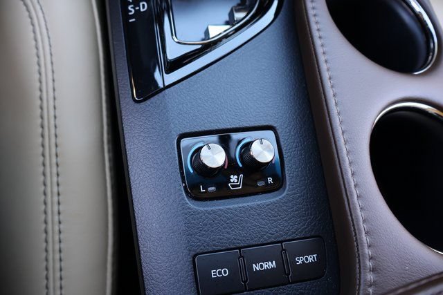 Used 2013 Toyota Avalon Limited w/ Technology Pkg FWD image 21