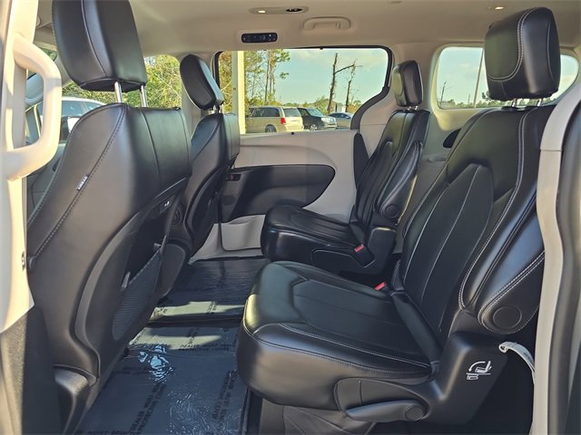 Certified 2024 Chrysler Pacifica Touring-L image 13