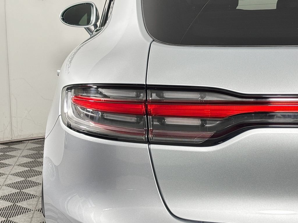 Certified 2026 Porsche Macan AWD/4WD image 12