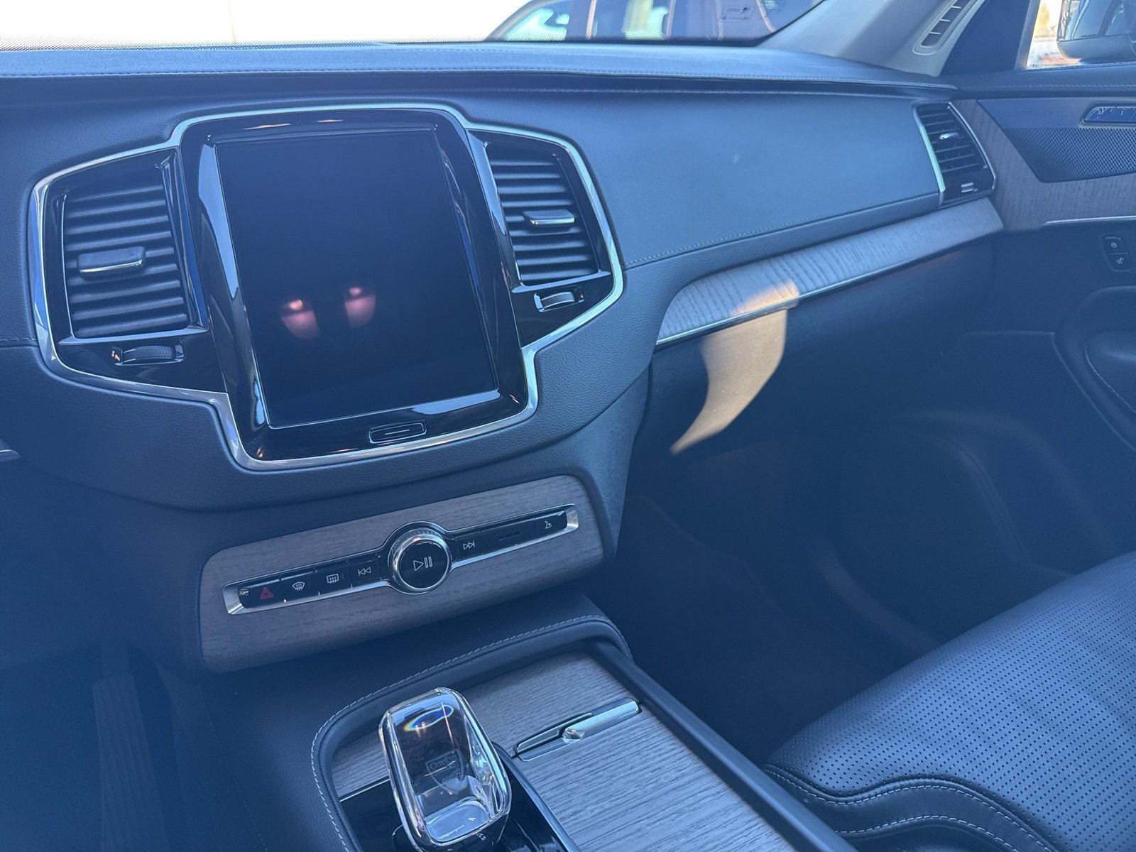 Used 2023 Volvo XC90 T8 Ultimate image 22