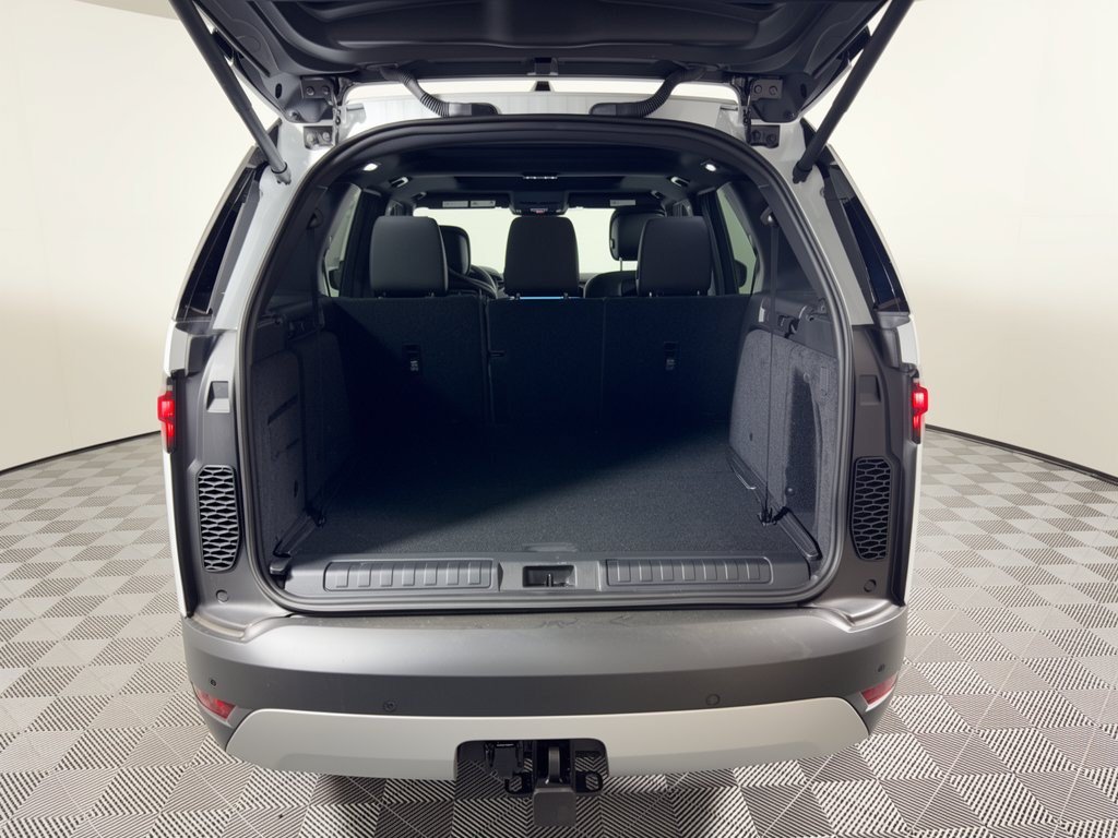 New 2026 Land Rover Discovery S AWD/4WD image 28