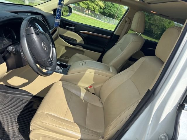 Used 2017 Toyota Highlander Limited AWD/4WD image 9