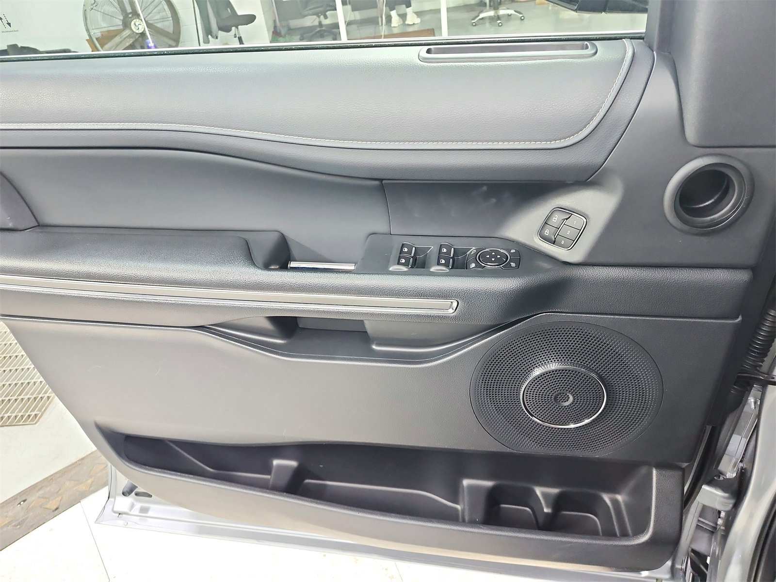 Used 2024 Ford Expedition Max XLT image 34