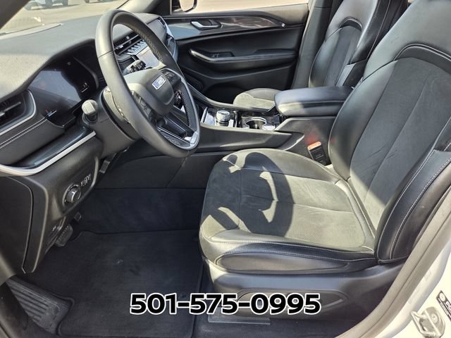 Used 2023 Jeep Grand Cherokee Altitude AWD/4WD image 9