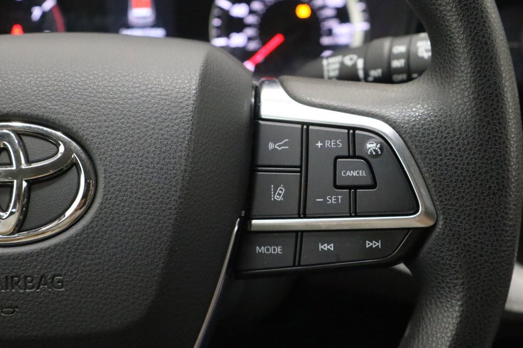 Used 2021 Toyota Highlander L image 26