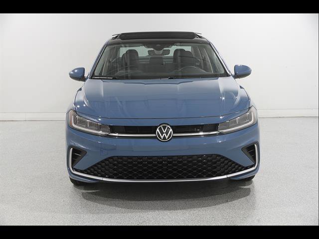 Certified 2025 Volkswagen Jetta SE FWD image 2