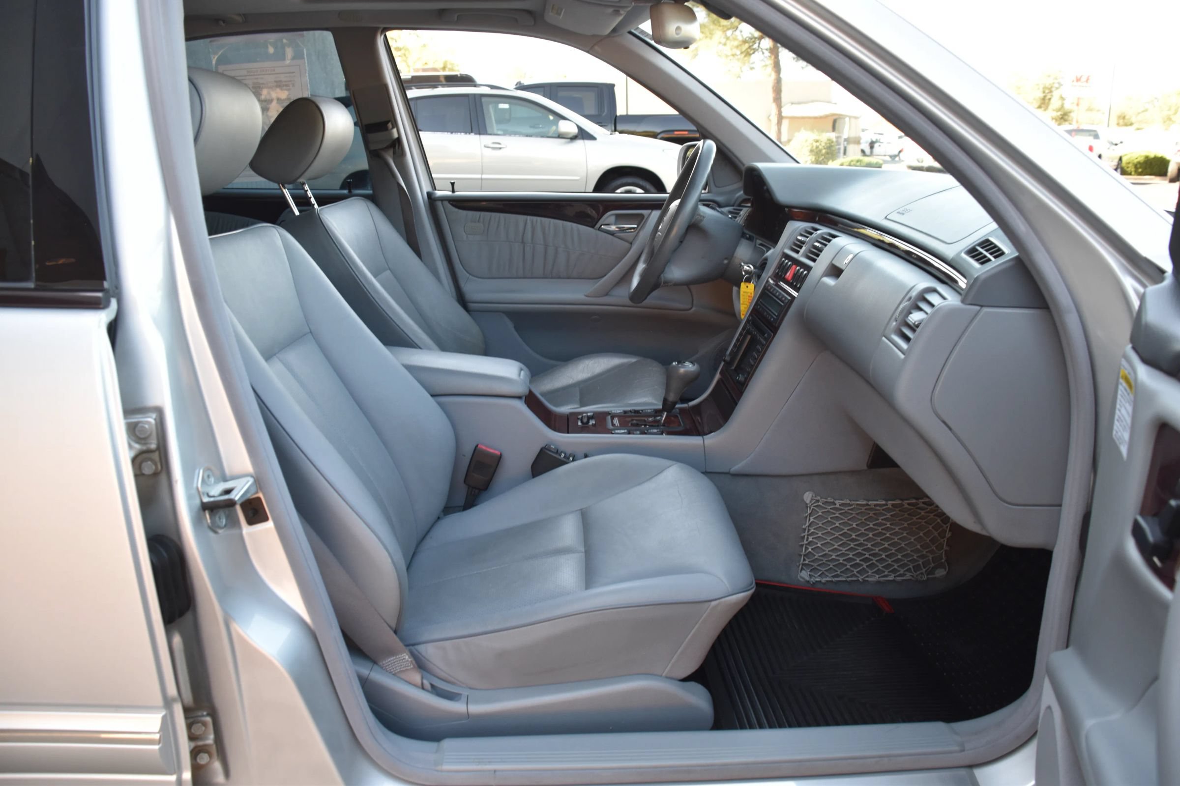 Used 2000 Mercedes-Benz E 320 Sedan image 24