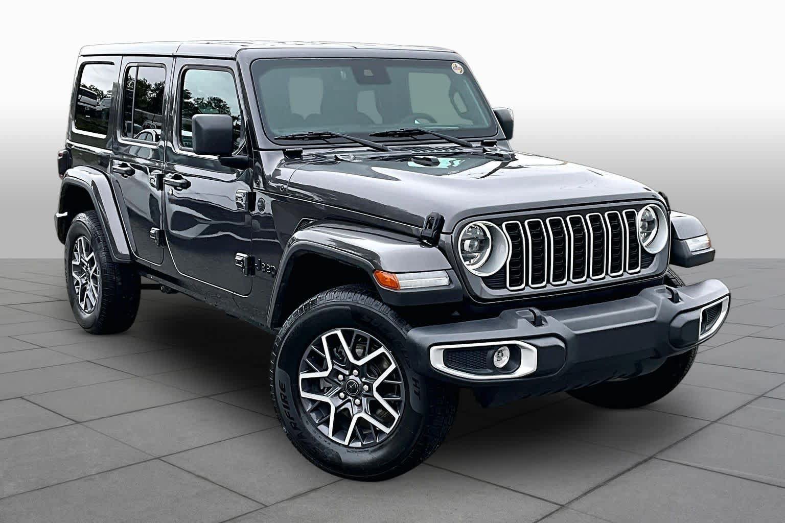 Used 2025 Jeep Wrangler Unlimited Sahara AWD/4WD image 3