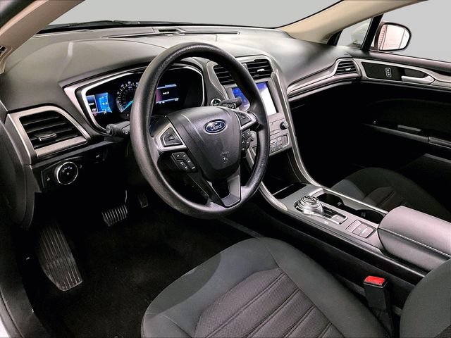 Used 2020 Ford Fusion SE FWD image 12