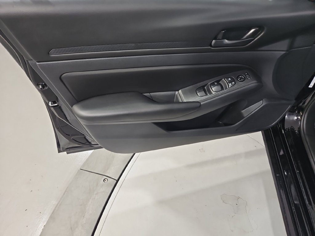 Certified 2025 Nissan Altima 2.5 S FWD image 12
