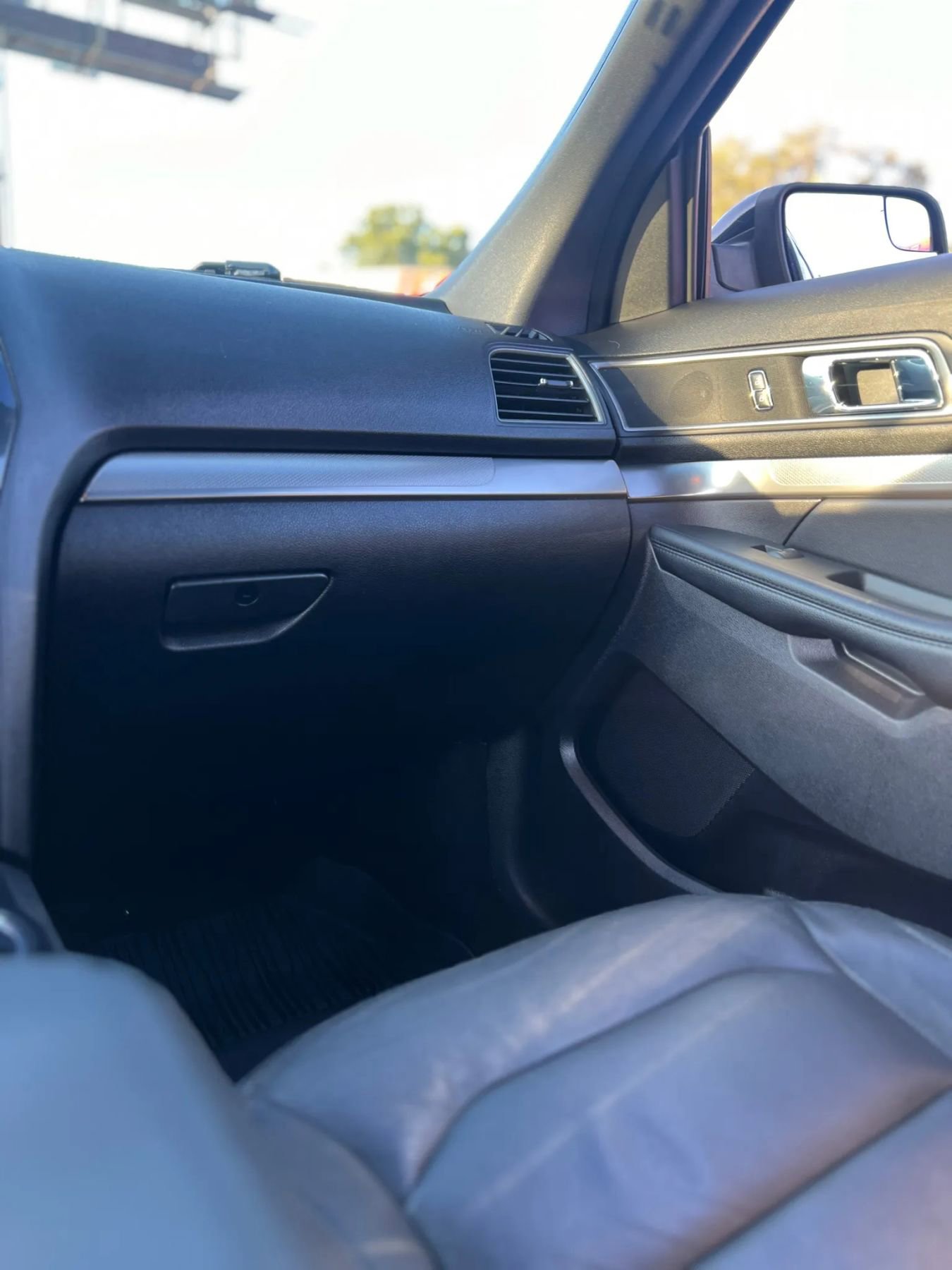 Used 2018 Ford Explorer XLT w/ Equipment Group 202A image 10