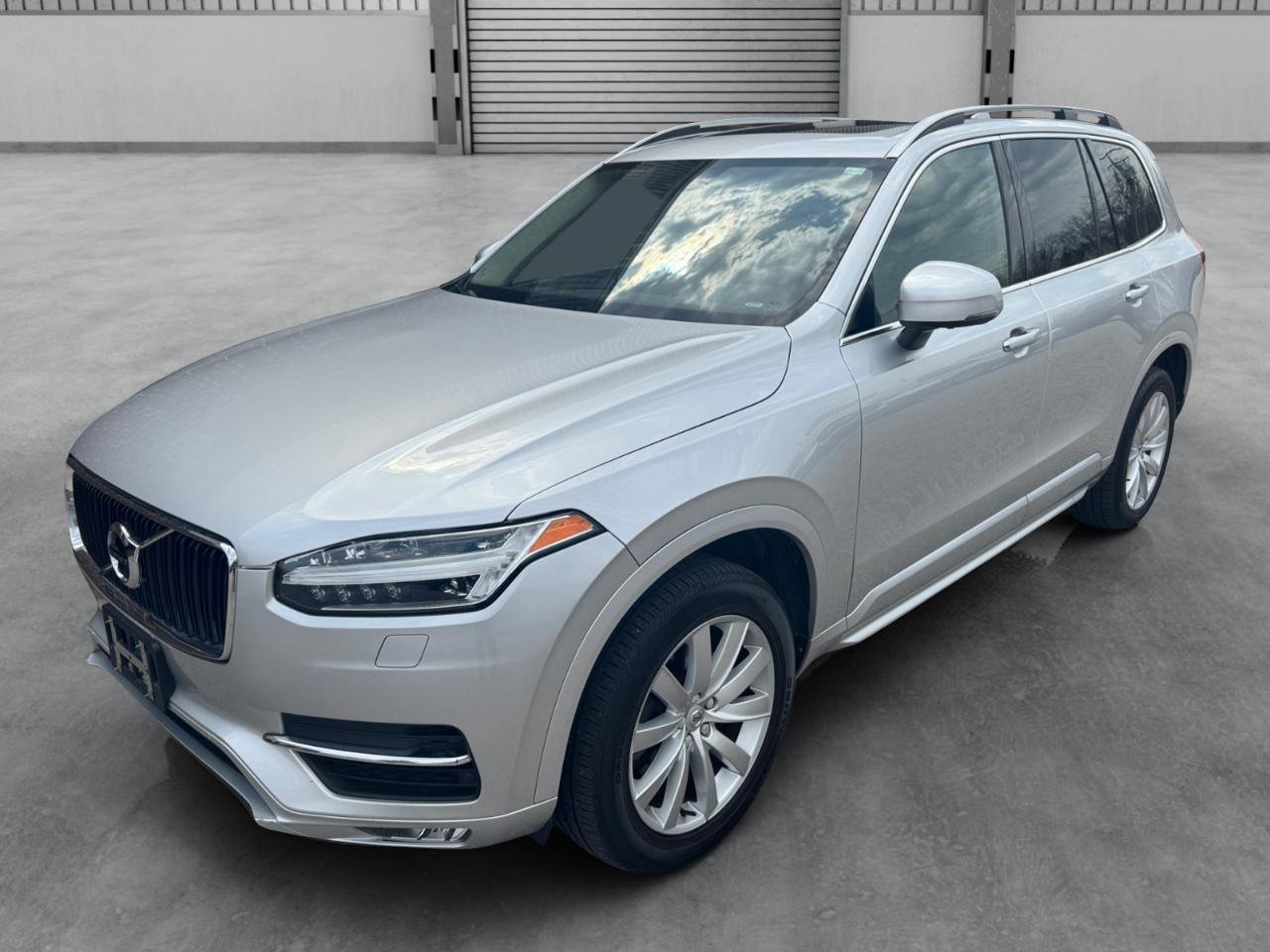 Used 2016 Volvo XC90 T6 Momentum w/ Momentum Plus Package image 32
