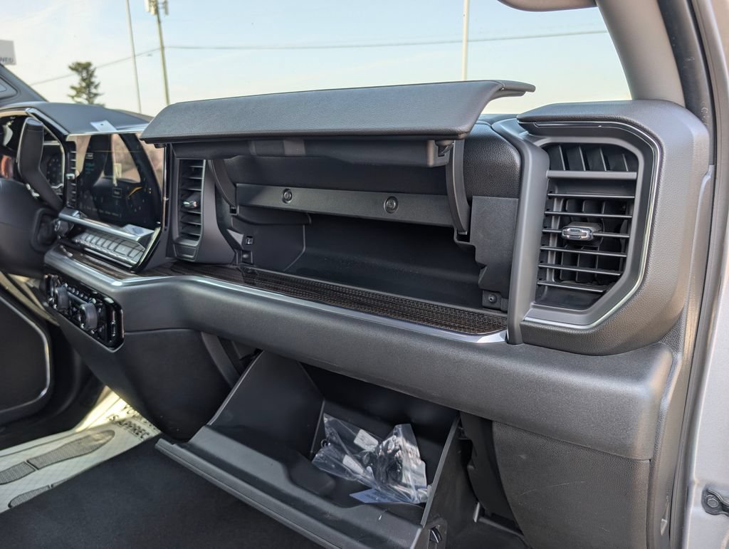 Used 2024 Chevrolet Silverado 1500 LT AWD/4WD image 33