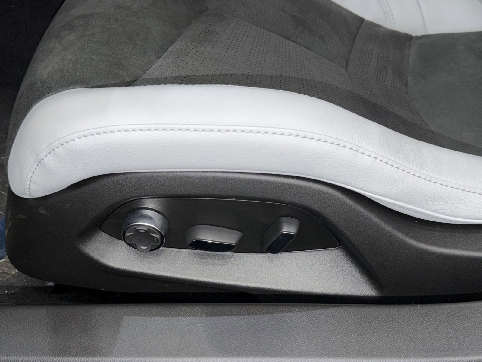 New 2026 Chevrolet Corvette ZR1 w/ ZR1 Carbon Fiber Aero Package image 14