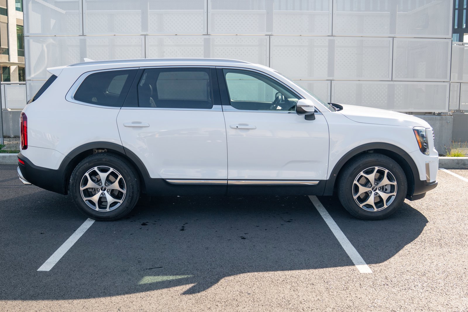 Used 2022 Kia Telluride EX w/ Towing Package image 8