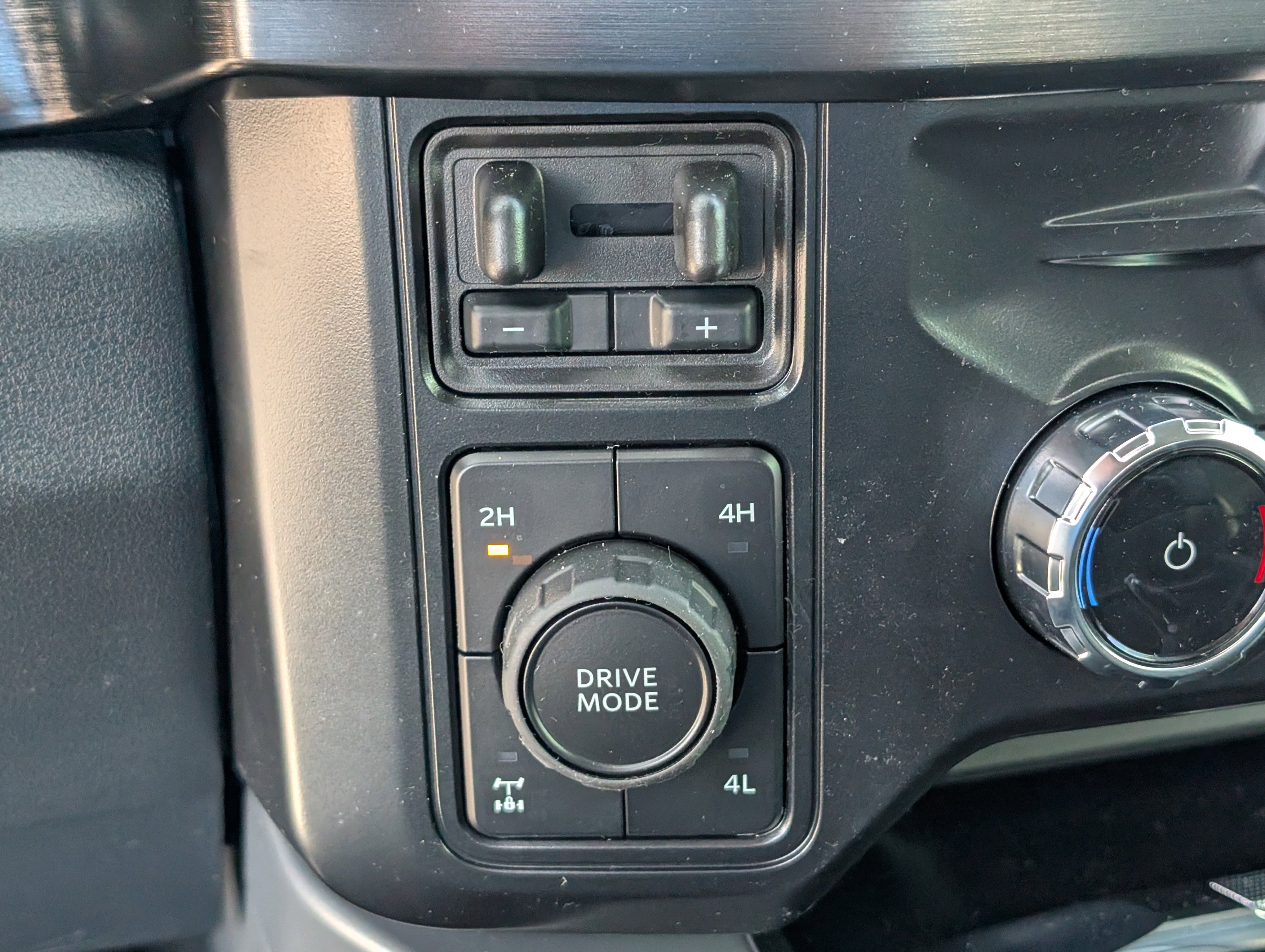 New 2026 Ford F250 Lariat w/ Black Appearance Package image 29