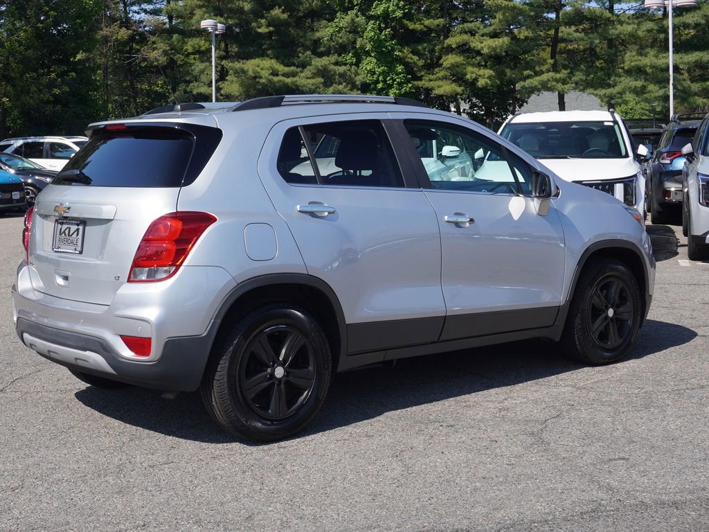 Used 2017 Chevrolet Trax LT w/ Sun & Sound Package FWD image 9