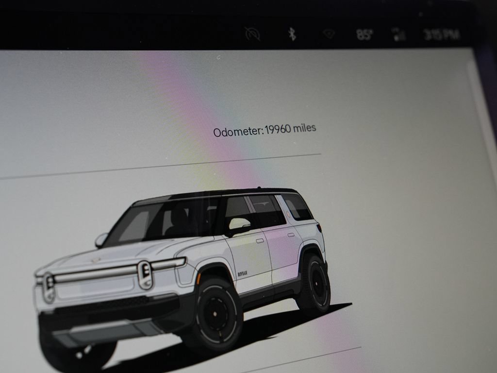 Used 2025 Rivian R1S Adventure Dual AWD/4WD image 6