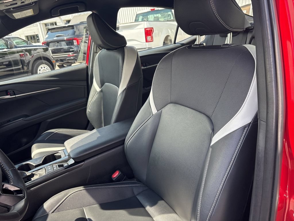 Used 2025 Toyota Camry SE FWD image 15