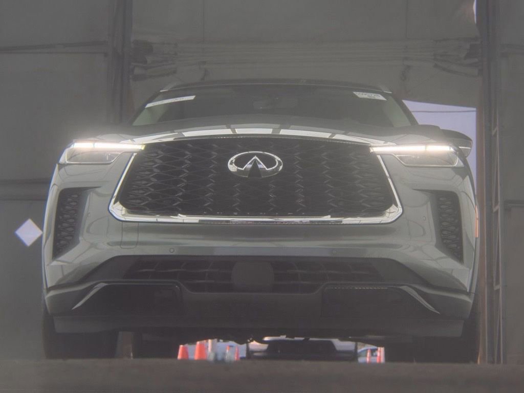 Certified 2023 INFINITI QX60 Luxe w/ Performance Audio Package image 3