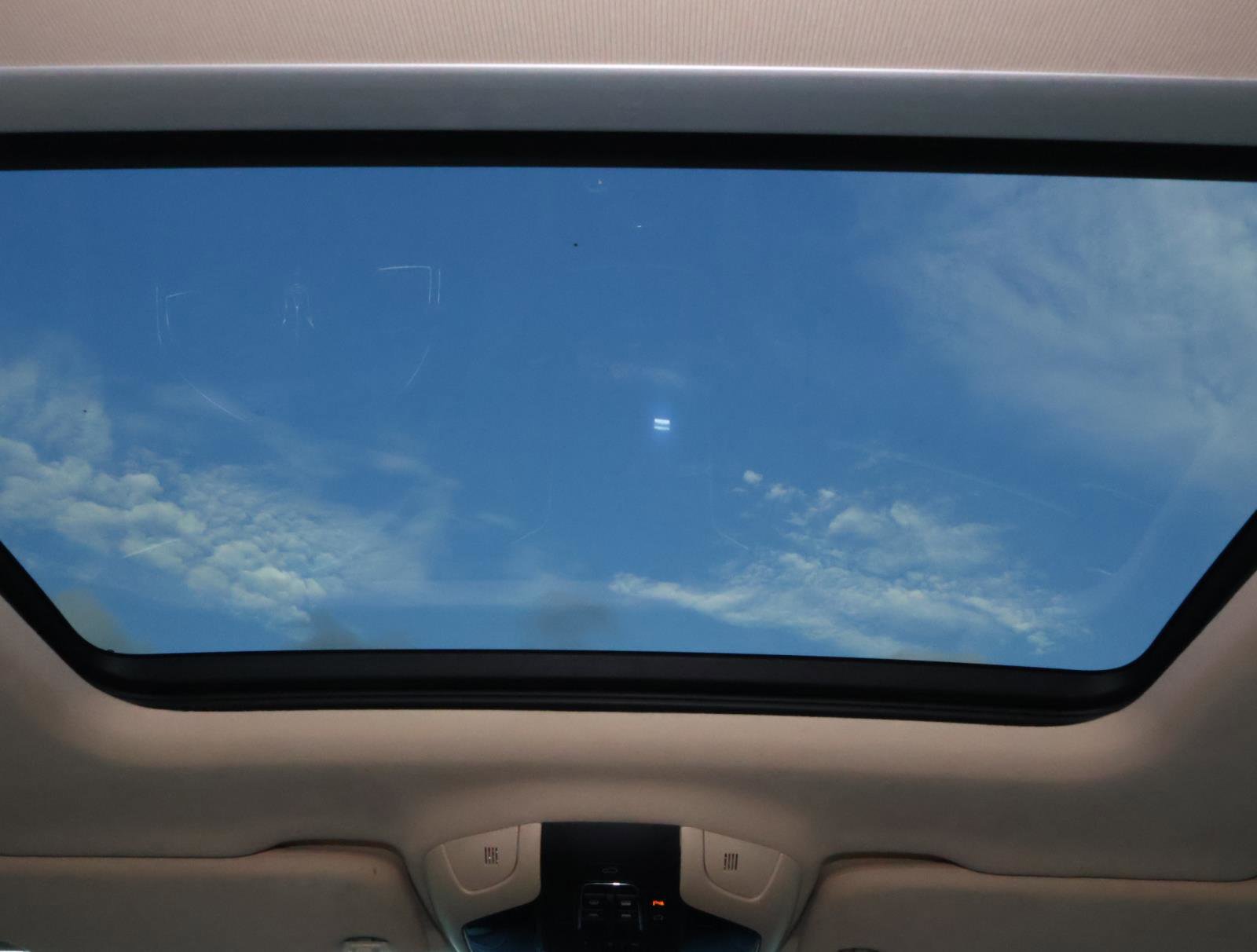 Used 2017 Maserati Levante image 12