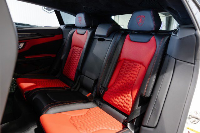 Used 2022 Lamborghini Urus AWD/4WD image 42