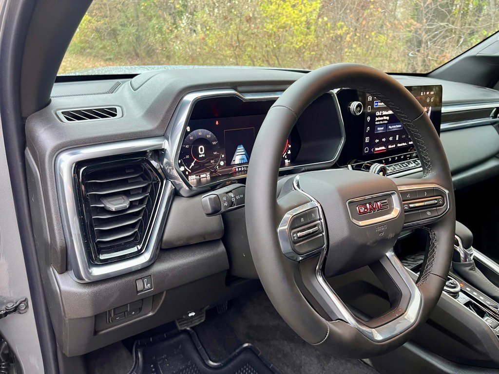 New 2026 GMC Canyon Elevation w/ Convenience Package image 15