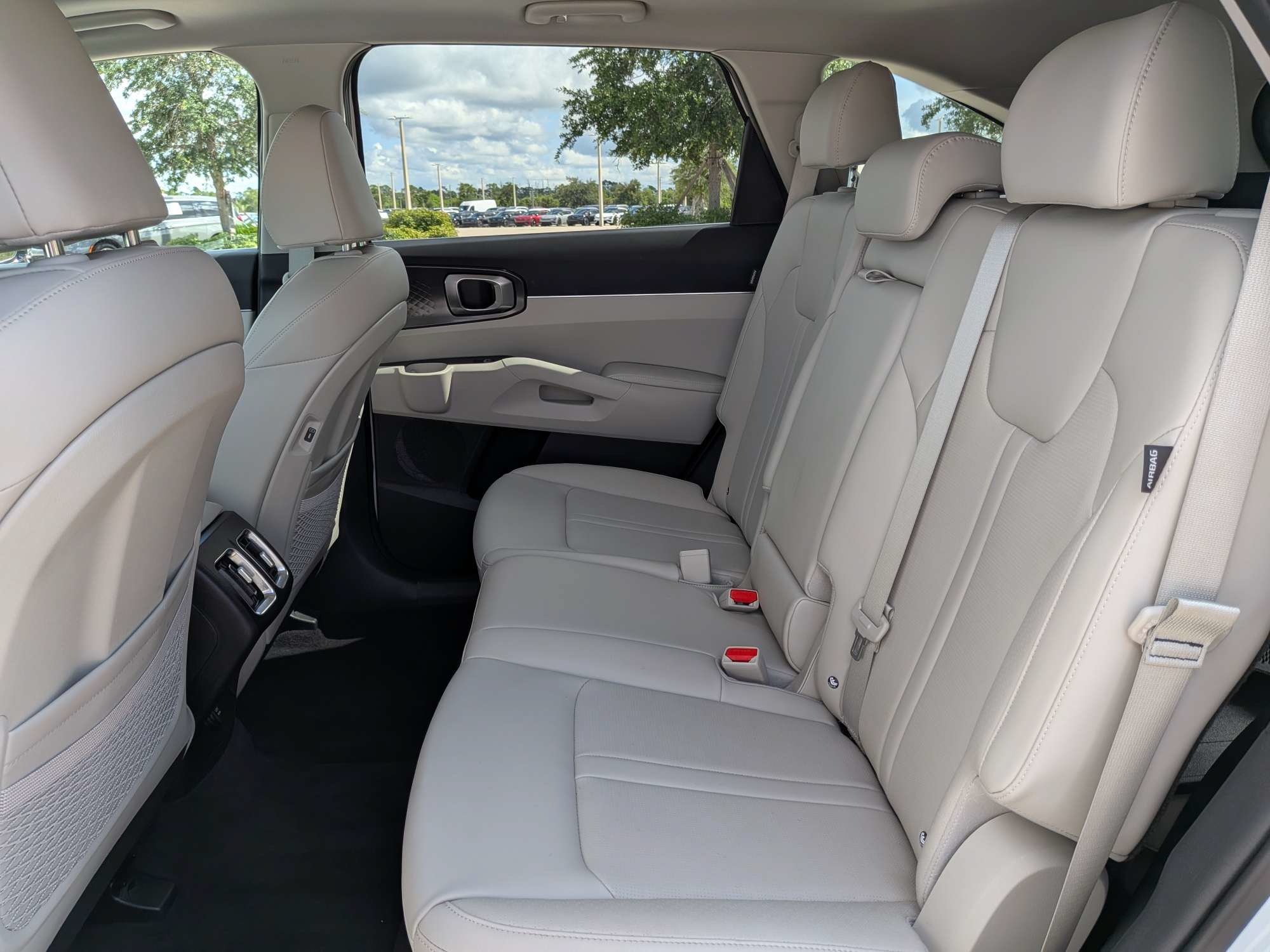 Certified 2025 Kia Sorento S w/ Panoramic Sunroof Package FWD image 16