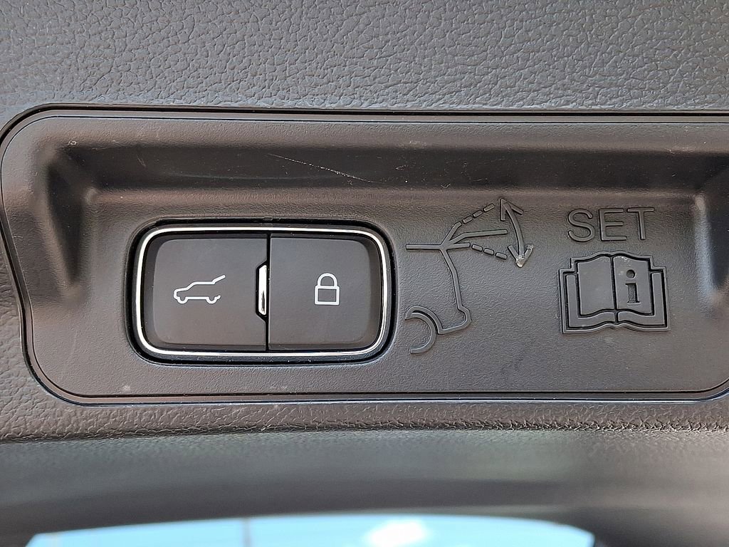 Used 2023 Ford Explorer XLT w/ Equipment Group 202A AWD/4WD image 31