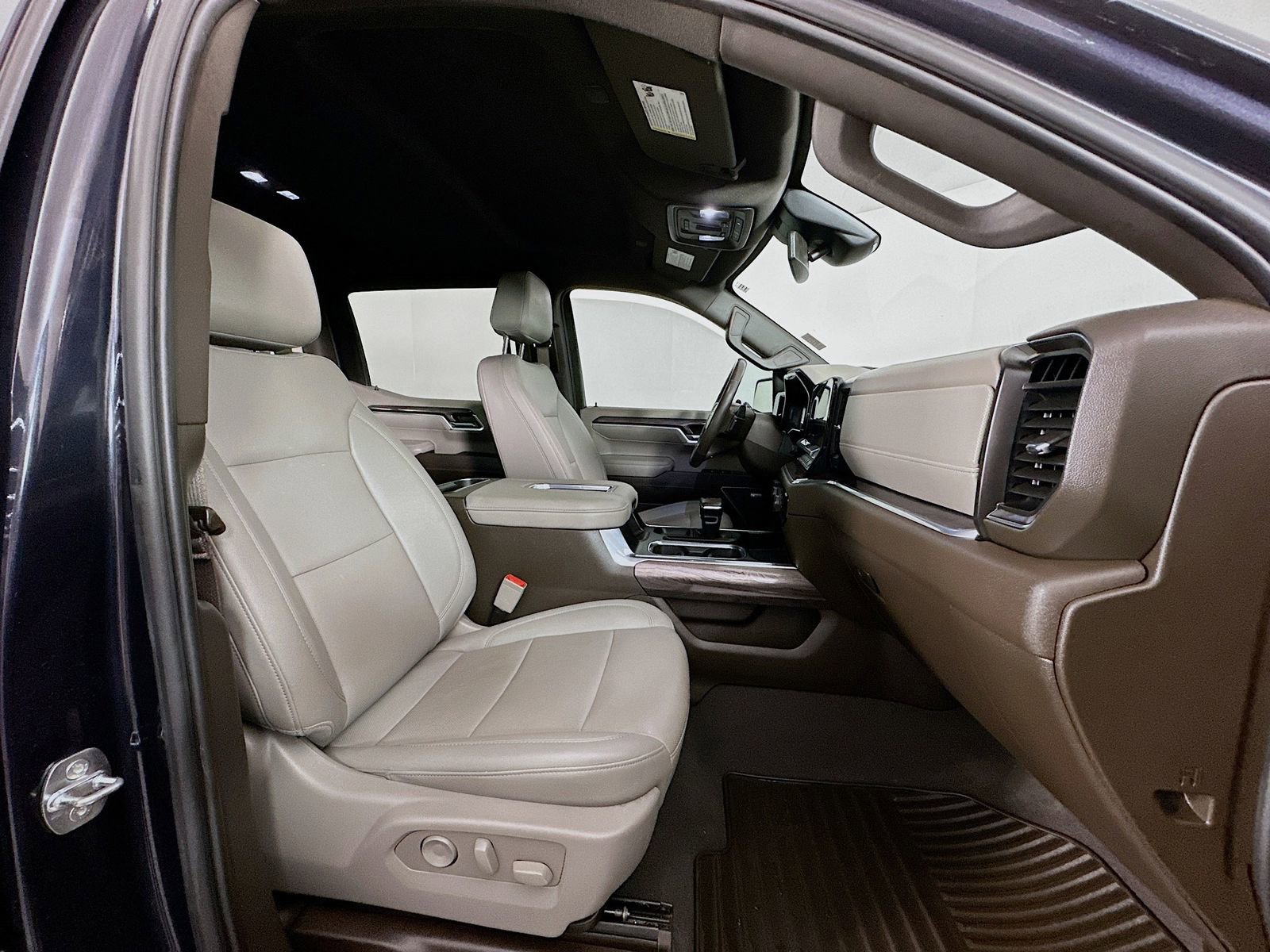 Used 2022 Chevrolet Silverado 1500 LTZ w/ LTZ Convenience Package II image 33