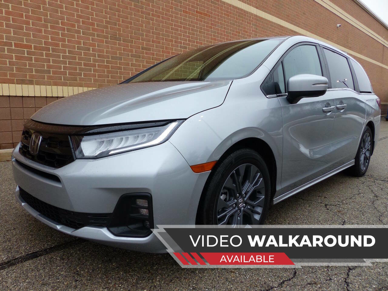 Used 2025 Honda Odyssey Touring image 1