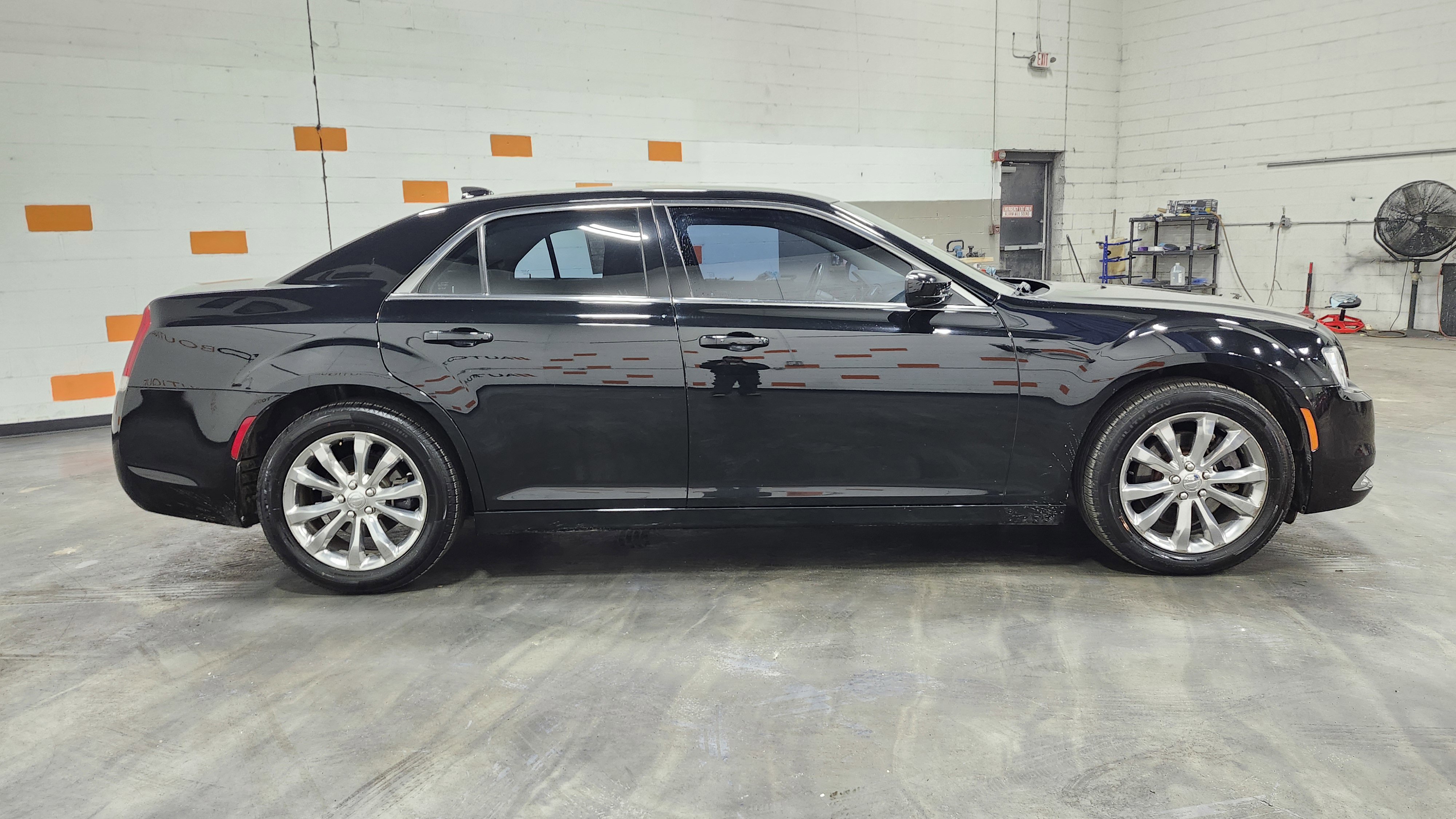 Used 2020 Chrysler 300 Touring w/ Driver Convenience Group image 17