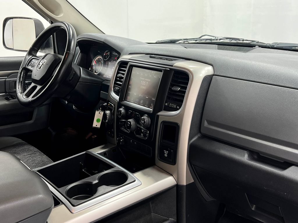 Used 2015 RAM 1500 Classic SLT w/ Luxury Group AWD/4WD image 18