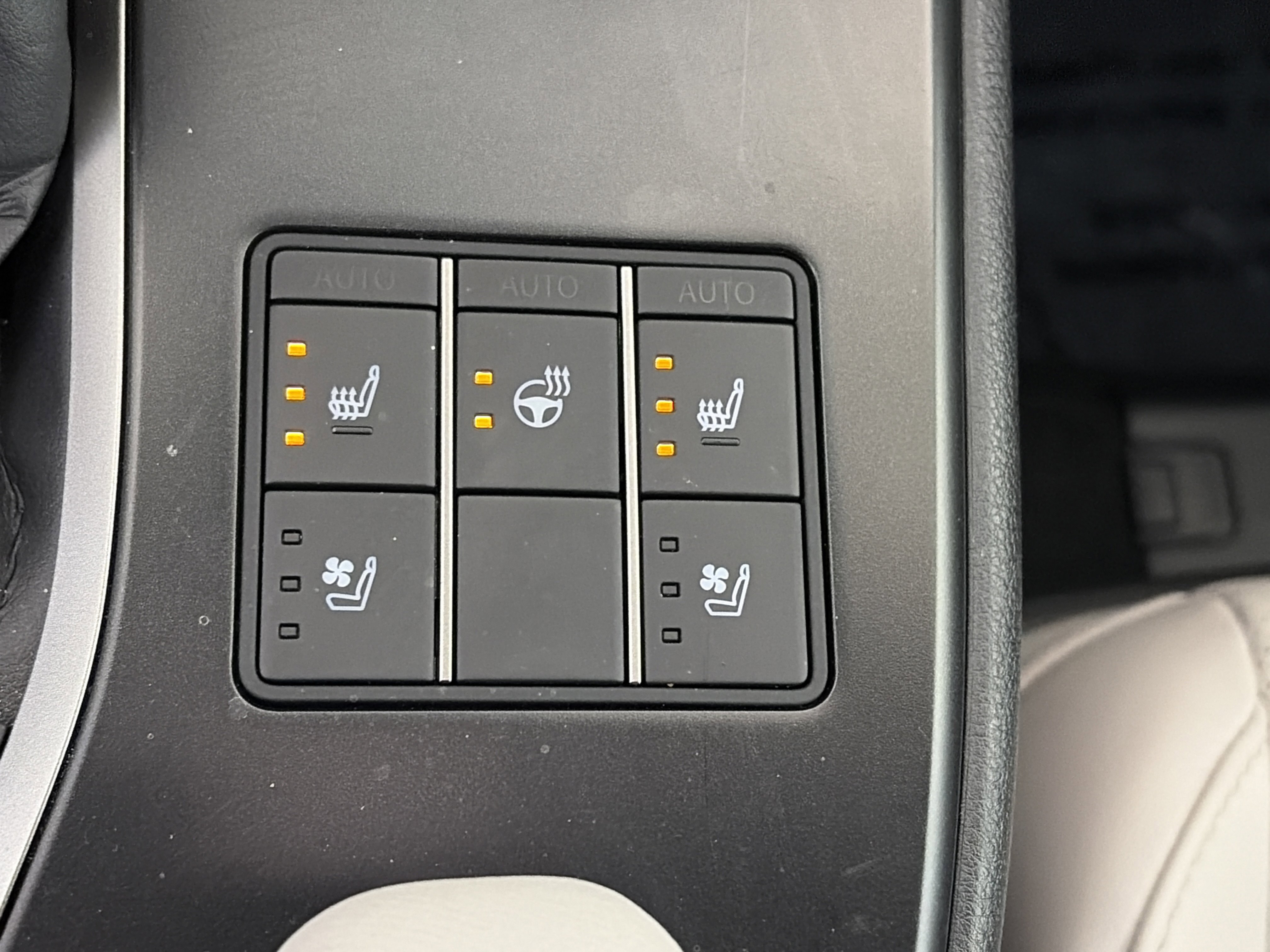 Used 2024 Lexus UX 250h AWD w/ Premium Package image 23