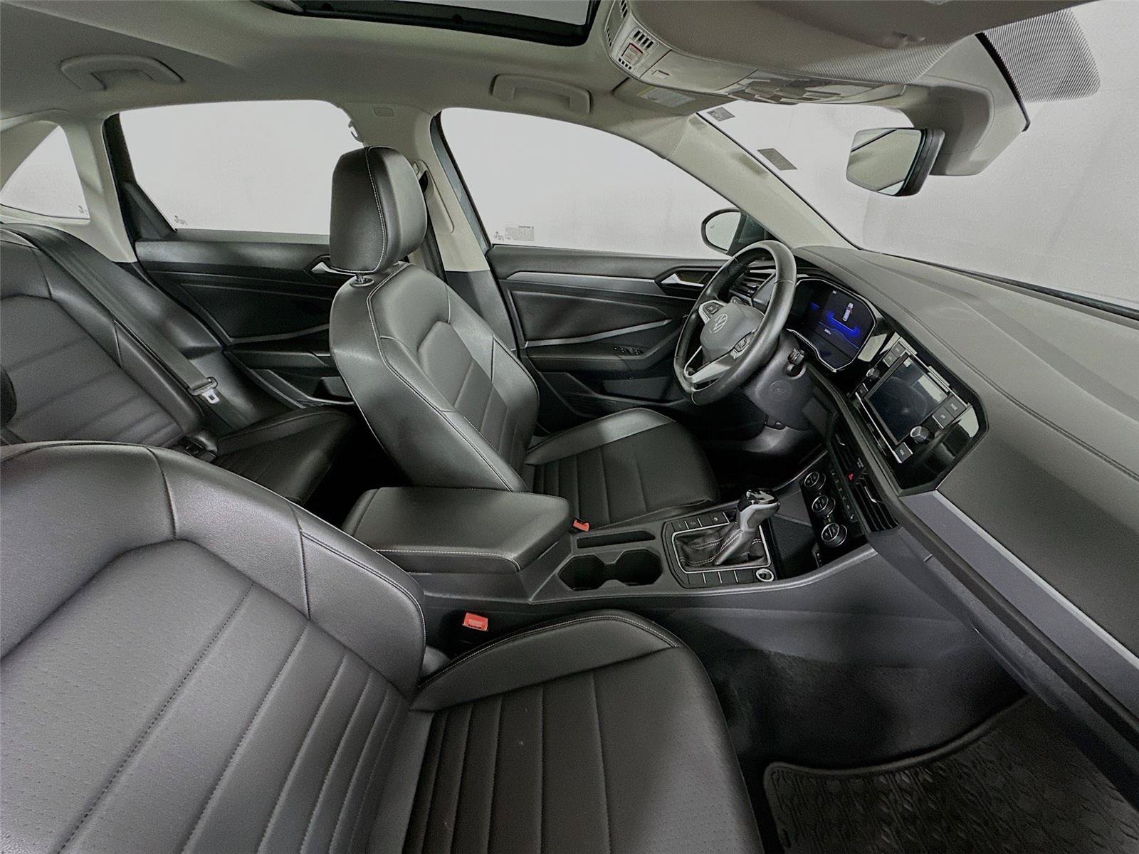 Used 2022 Volkswagen Jetta SE w/ Panoramic Sunroof Package FWD image 28