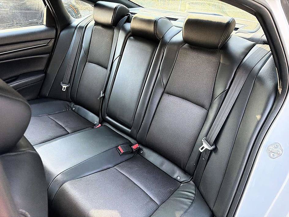 Used 2018 Honda Accord Sport image 11