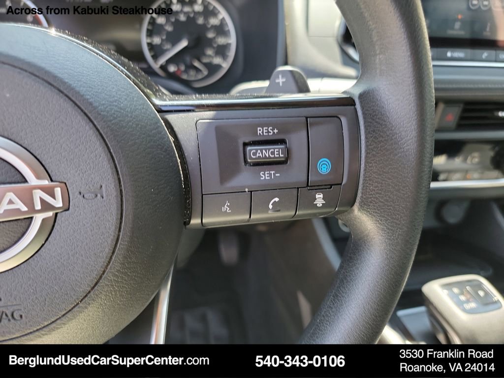 Used 2023 Nissan Rogue SV image 30