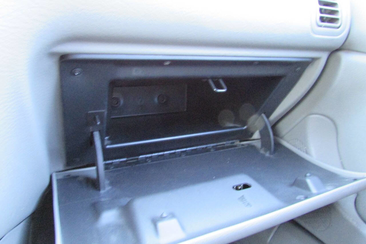 Used 2000 Saturn L-Series LS2 image 39