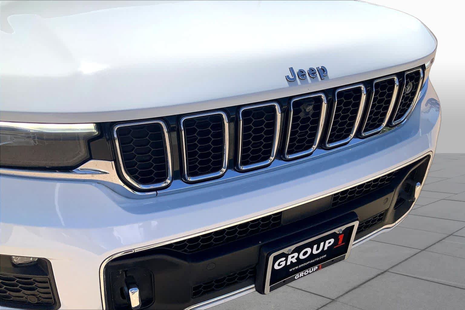 Used 2022 Jeep Grand Cherokee Overland w/ Adv Protech Group III AWD/4WD image 37