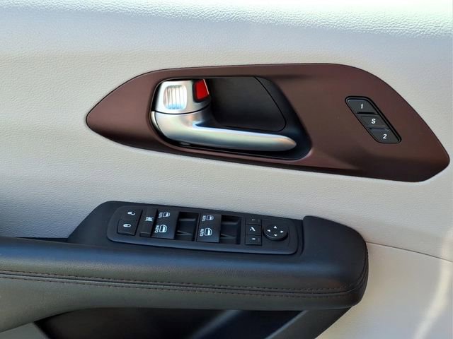 Used 2019 Chrysler Pacifica Limited FWD image 18